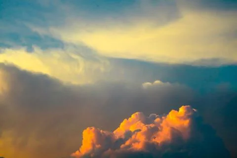 Sunset and cloud in dark sky soft cloud 库存照片