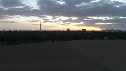 Sunset and clouds over Mannheim city skyline Vídeos de archivo 144993630