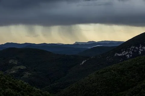 Sunset and dramatic clouds in La Garrotxa, Spain Stock-Fotos