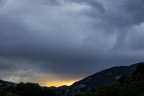 Sunset and dramatic clouds in La Garrotxa, Spain Foto stock