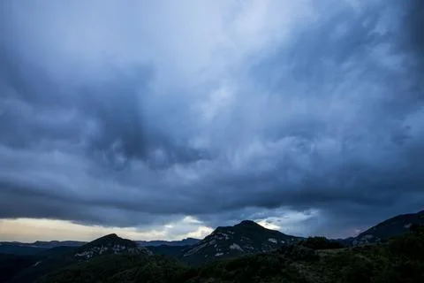 Sunset and dramatic clouds in La Garrotxa, Spain Stock-Fotos