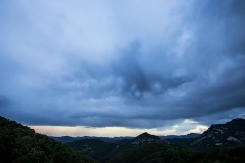 Sunset and dramatic clouds in La Garrotxa, Spain Foto stock