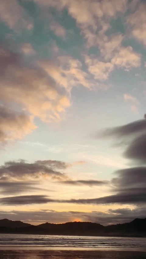Sunset and ember sky landscape view on the beaches. Vídeos de archivo 287592739
