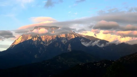 Sunset and lenticular clouds over mt. KInabalu, Borneo. Stock Footage 71408127