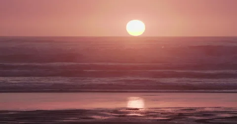 Sunset and ocean waves at piha, New Zealand Stock Footage 65775473