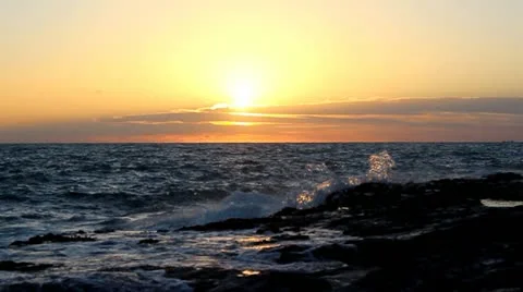 Sunset and perfect waves Video stock 20585381