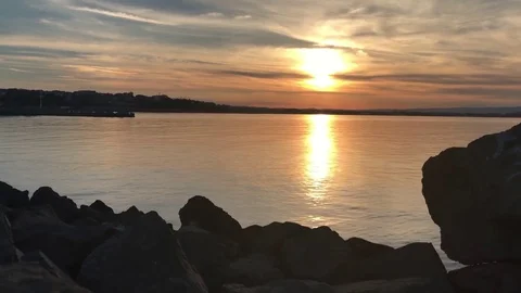 Sunset and stony shore 動画素材 78578591