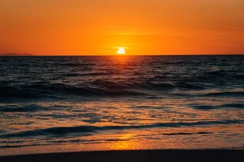 Sunset and waves in Pacific Ocean at Thousand Steps Beach, in Laguna Beach, O Stock Photos