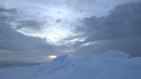 Sunset on the Arctic Ocean and the ice floe, North Pole Video stock 104925749