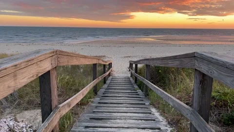 Sunset on the Atlantic Ocean at Chatham, Cape Cod Hardings Beach Vídeos de archivo 218559380