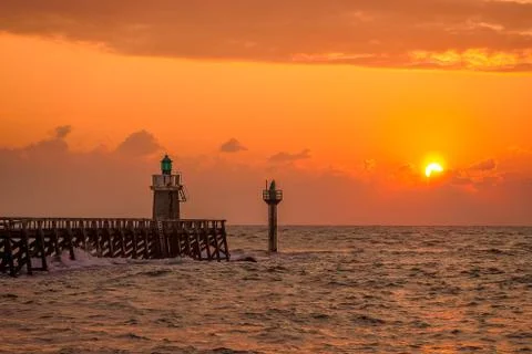 Sunset on the Atlantic ocean, view on lighthouse. Foto stock