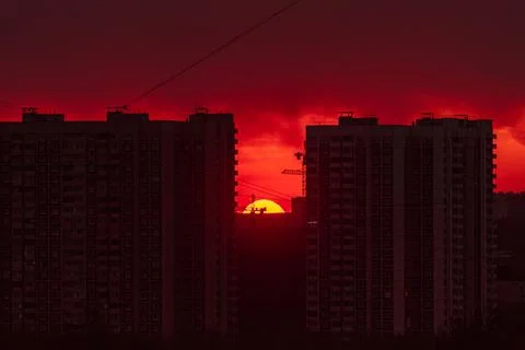 Sunset on the background of a construction crane Foto stock