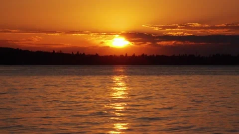 Sunset on the background of the sea Stock-Footage 138867344