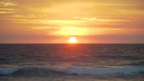 Sunset in bali the waves are breaking on the beach the sky is very beautiful 库存影片 126970620