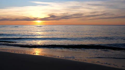 Sunset at Baltic sea. Sun on the left side. 库存影片 260135579