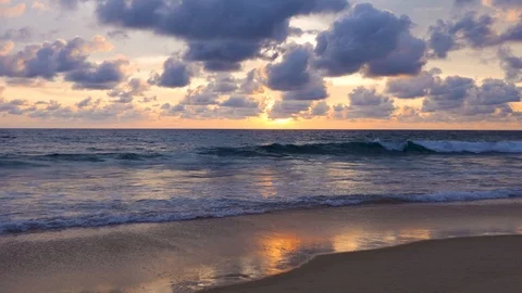 Sunset on the beach with beautiful sky at Phuket Thailand 库存影片 109142631