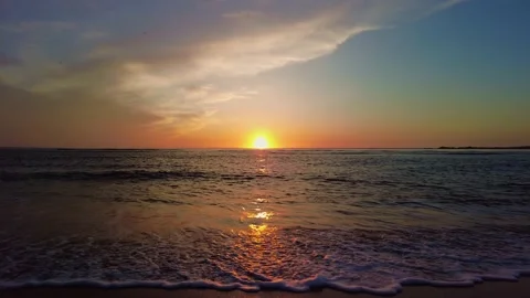 Sunset beach with calm waves. Water surface with sun reflection.Summer vacation Stock-Footage 153224799