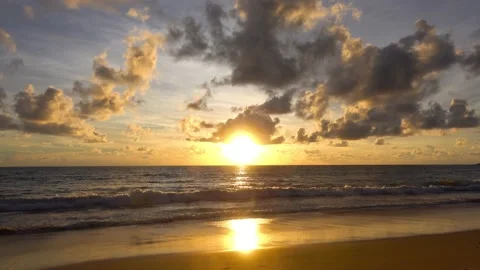 Sunset at the beach	 Vídeos de archivo 172390849