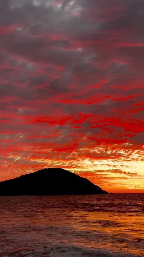 Sunset on the beach Vidéo 329178473