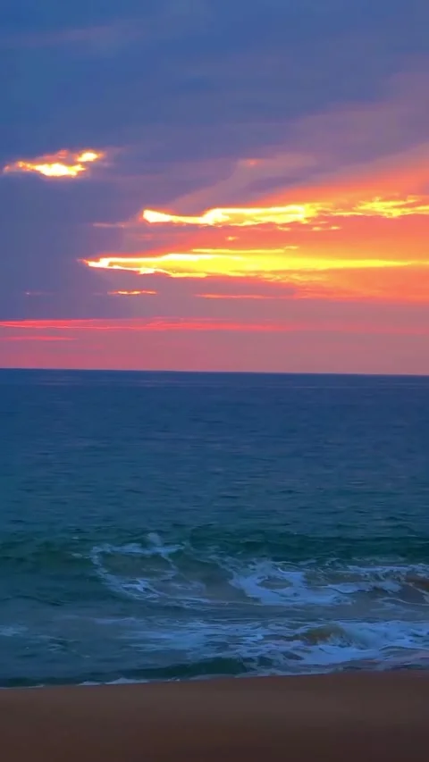 Sunset on the beach 库存影片 329410401