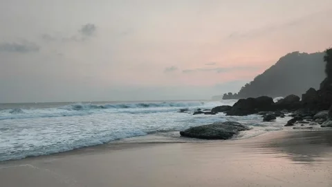 Sunset on the beach 库存影片 333497389