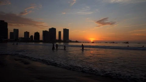 Sunset at the Beach on a Hot Summer Day in Iquique, Chile 스톡 동영상 103336723