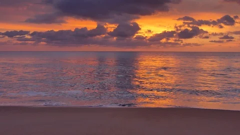 Sunset on the beach at phuket beach 库存影片 118998126