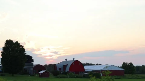 Sunset Behind Barn Stockbeeldmateriaal 338360510