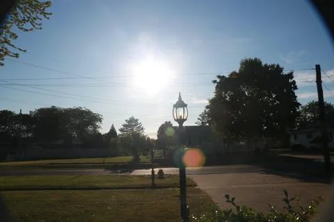 Sunset behind lamp post bokeh 库存照片