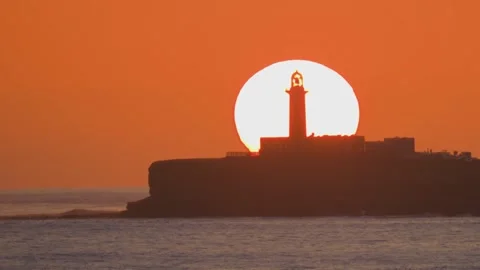 Sunset behind lighthouse silhouette with perfect sun alignment Fuerteventura 스톡 동영상 331162711