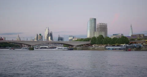 Sunset behind the London skyline on the Thames timelapse Vídeo Stock 200736177