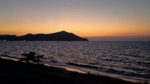 Sunset behind mountain 库存影片 148516098