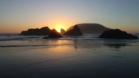 Sunset behind the rocks Stock-Footage 235722638