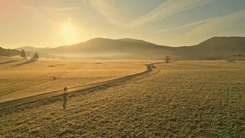 Sunset Bicycling on a Winding Path Foto stock