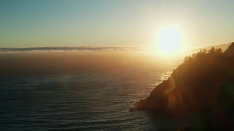 Sunset in Big Sur, CA over the Ocean - Rotating Drone Aerial Stockbeeldmateriaal 280091372