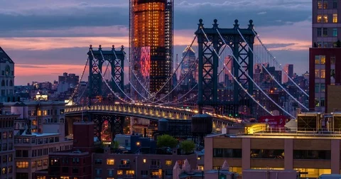 Sunset blue hour timelapse Manhattan Bridge in motion Video stock 82922768