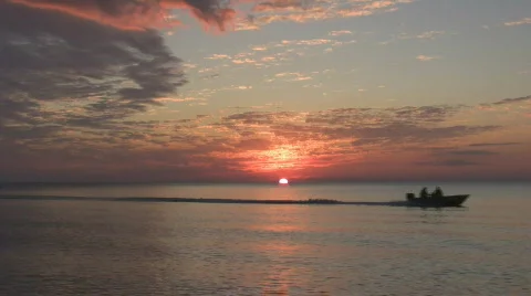 Sunset with Boat Passing By 스톡 동영상 700697