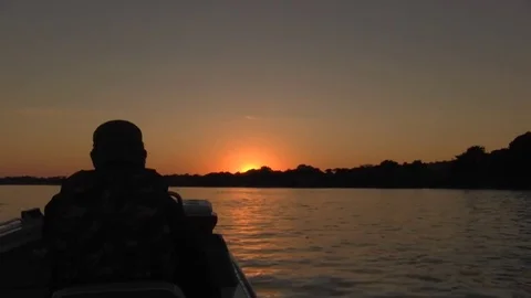 Sunset boat ride driver 動画素材 83098014