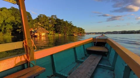 Sunset Boat Ride in Isla de Flores, Guatemala – Golden Hour Over Lake Petén Itzá Vídeo Stock 331834496