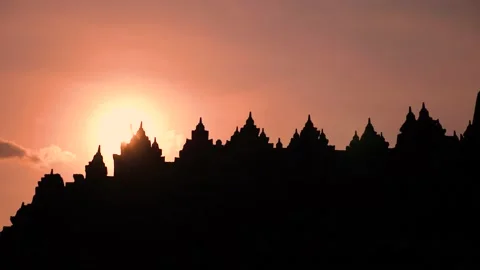 Sunset at Borobudur Buddhist temple in Java island, Indonesia. UNESCO complex Vídeo Stock 163171074