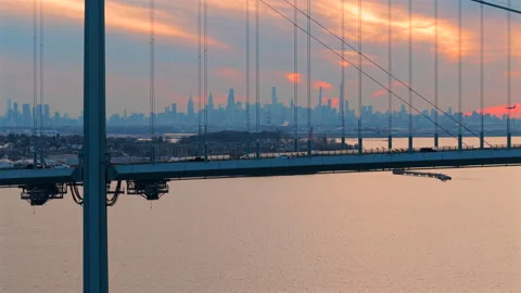 Sunset bridge and Manhattan skyline footage at Whitestone bridge, 4K60p Stock Footage 303538364