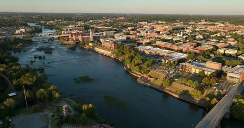 Sunset brings deep saturated light to downtown Columbus GA Vidéo 220241847