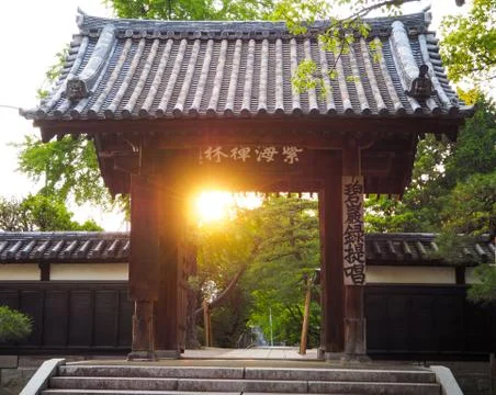 Sunset at the buddhist temple Foto stock