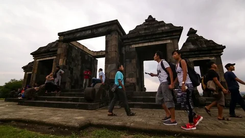 Sunset at Candi Ratu Boko Temple, Indonesia Video stock 72800995