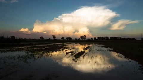Sunset cloud formation reflection to lightning Stock Footage
