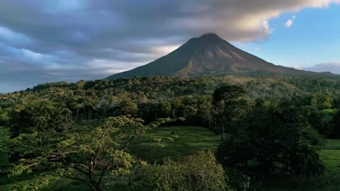Sunset Clouds Above Iconic Arenal Volcano In La Fortuna, Costa Rica. wide Vídeo Stock 212382949