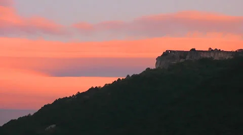Sunset, clouds and mountains Vídeo Stock 22826182