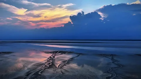Sunset Clouds and Tidal Water Channels on a Muddy Beach in Zhejiang China Видео 347110569
