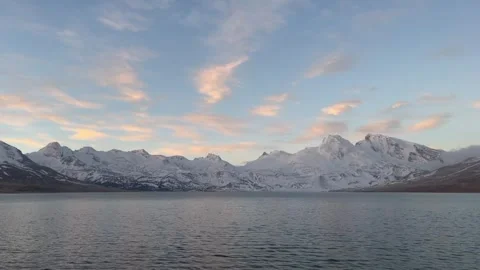 Sunset Clouds Glowing over Himalayan Lake Stockbeeldmateriaal 333877969