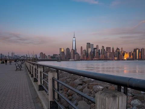 Sunset Clouds Moving Over Lower Manhattan Skyline view from Liberty State Par Stock-Fotos